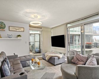 The Pond - The Full Package - Vancouver - Living room