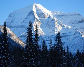 Natural Log Lodge in Mt. Robson Park Near Jasper National Park, Alberta - Mount Robson - Bedroom