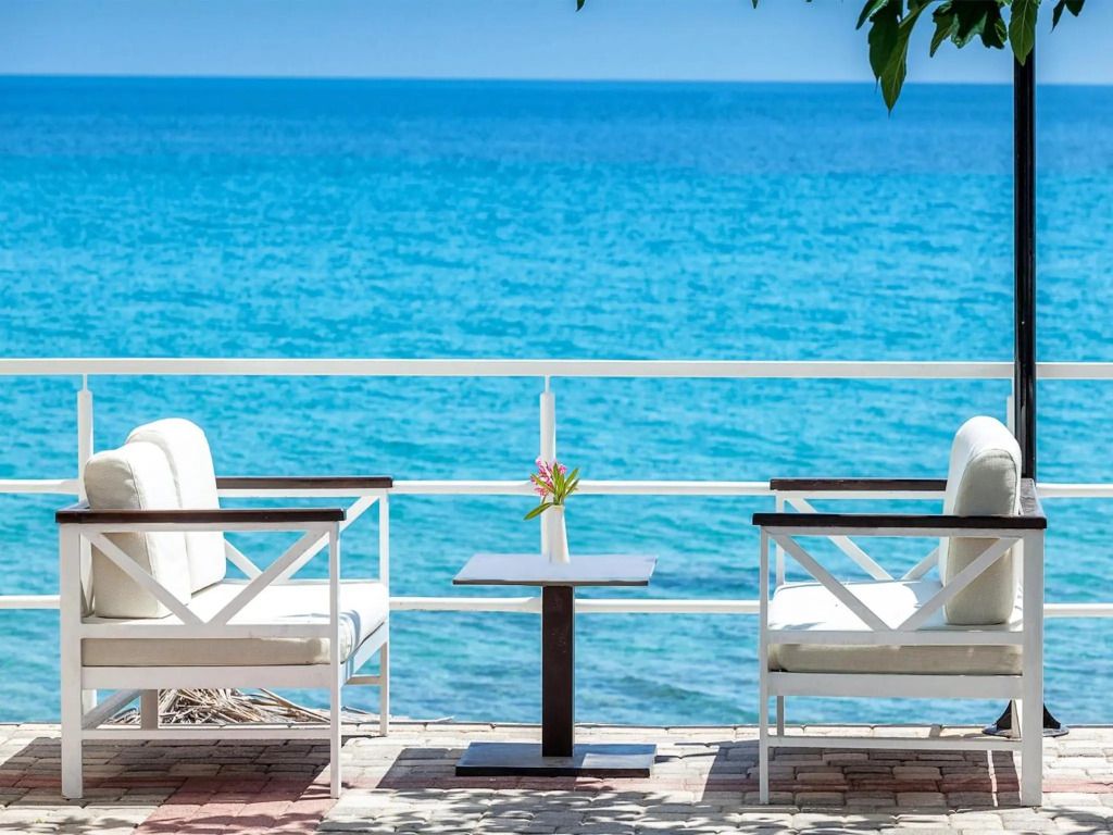 زينيوس دولفين بيتش هوتل