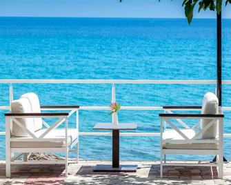 Xenios Dolphin Beach Hotel - Posidi