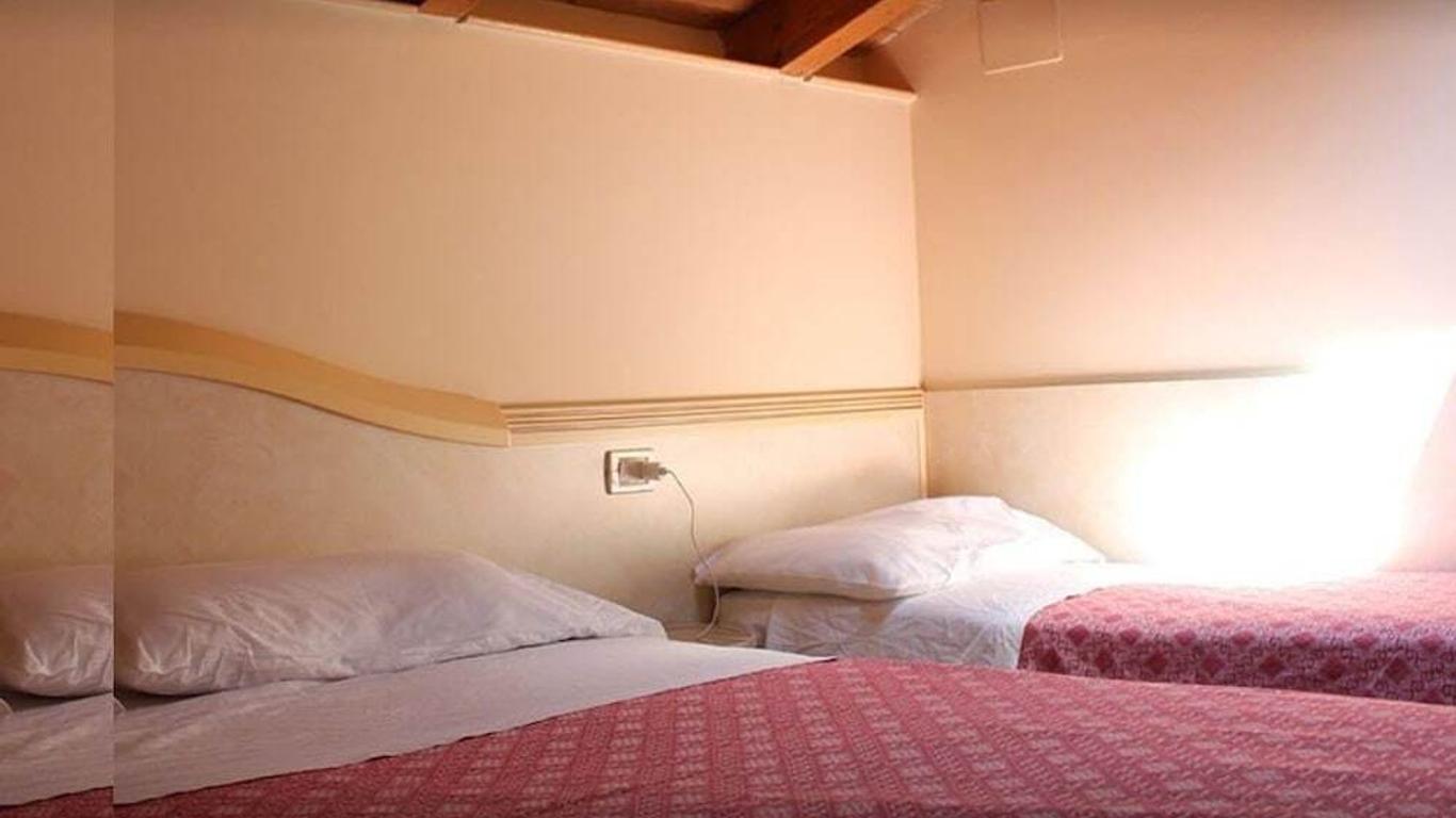 هوستل أسترا