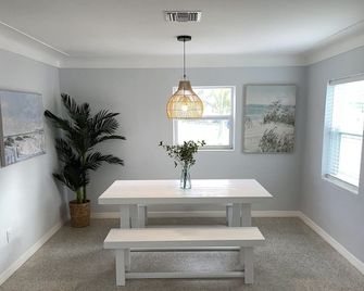 Newly RenovatedCoral Reef Villa - Steps away from beach/ private heated pool - Fort Myers Beach - Essbereich