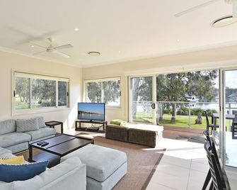 Wangi Lakehouse - Wangi Wangi - Sala de estar