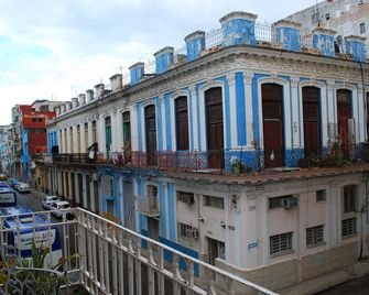 Hostal Colonial Los Balcones - Havana - Patio