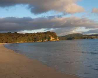 Sit Back And Relax By The Estuary. Pet And Family Friendly! - Hahei - Beach
