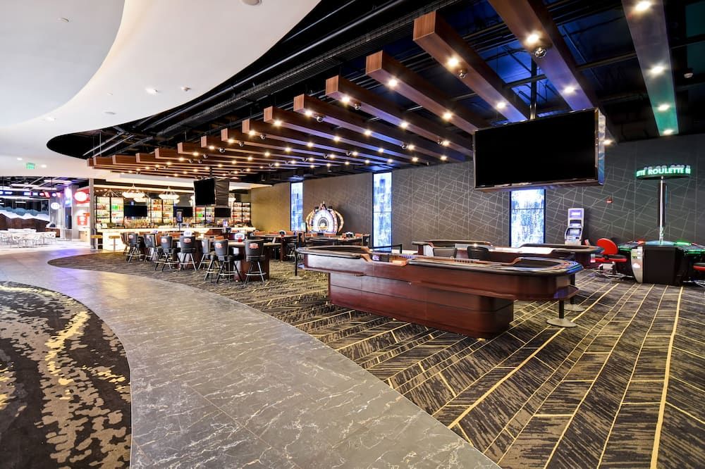 DoubleTree by Hilton Deadwood at Cadillac Jack's - דדווד - בר