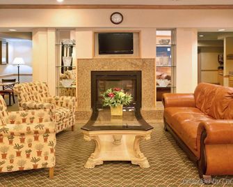 Holiday Inn Express & Suites Elkhart-South By IHG - Elkhart - Σαλόνι