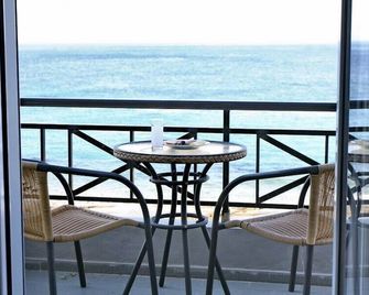 Pebble Beach Hotel - Agia Varvara - Balcony