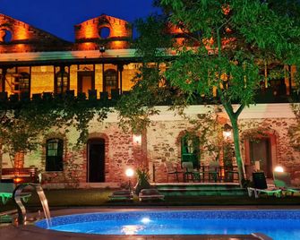 Manastirhan Otel Kazdaglari - Tahtakuslar - Piscina