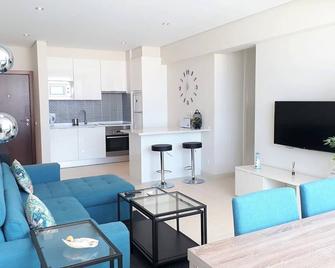 Conforto- Refurbished Cozy Magnificent View of the Sea and City - Loulé - Living room