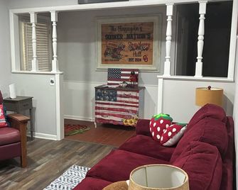 Close to OU,OBU,TinkerAFB,beautiful3 bed 2 bath,large fencedback yard.Yestopets! - Shawnee