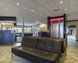 Lamplighter Inn-South - Springfield - Lobby