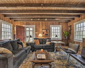 Warm + Peaceful Home w/ Fire Pit on Haw River - Pittsboro - Sala de estar