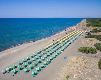 Happy Camp In Camping Village California - Montalto di Castro - Strand