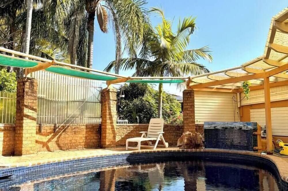 The Delightful Tiny House with Pool - Springwood - Piscina