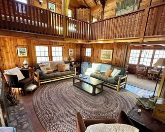 Balsam Lake Howards Fern Hill Cabin - Balsam Lake - Living room