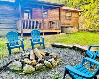 New Listing!mountain Cabin On 3acres W/Hot Tub Close To Sevierville Pigeon Forge - Seymour - Patio