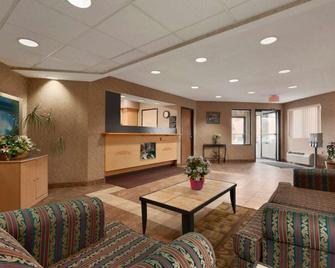Riverdale Inn - Springfield - Lobby