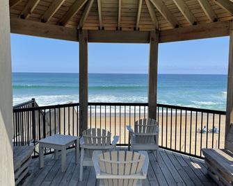 Beach Front Condo Two Pools & Hot Tub! - Kill Devil Hills - Balcony