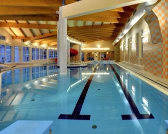 Snug Apartment in Jachymov near Ski Area - Joachimsthal - Pool