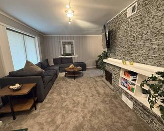 Newly Renovated Gem Fenced Backyard 2 Full Baths - Allen Park - Living room