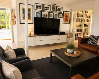 Budgewoi Blue Beach House - Budgewoi - Sala de estar