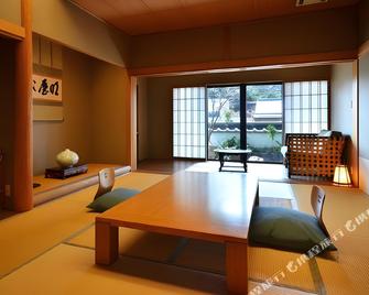 Yumotoso Toyokan - Takeo - Essbereich