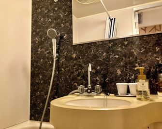 Hotel Livemax Mihara Ekimae - Mihara - Bathroom