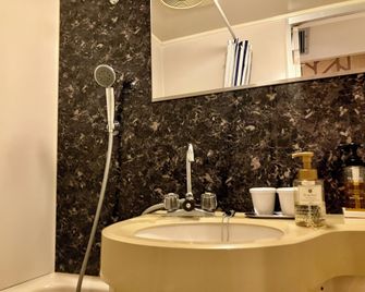 Hotel Livemax Budget Mihara Ekimae - Mihara - Bad