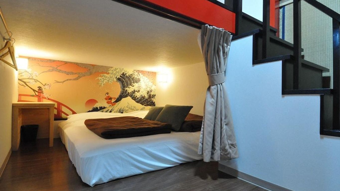 นาสึบิ เมาต์ ฟูจิ แบ็กแพ็กเกอร์ส