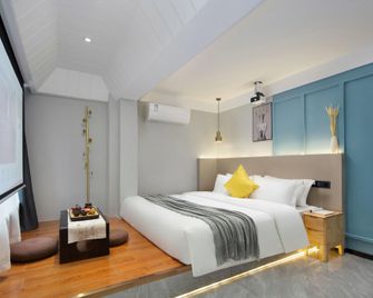 Changsha Yuemu Xingchen Homestay (Changsha Wu Yi Square Ifs Guojin Center) - Changsha - Bedroom
