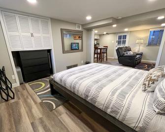 Private Entrance Guest Suite at Sloan’s Lake - Denver - Bedroom