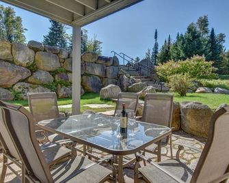 Mont Blanc Classic Chalet Ski-in Ski-out - Sainte-Lucie-des-Laurentides - Патіо