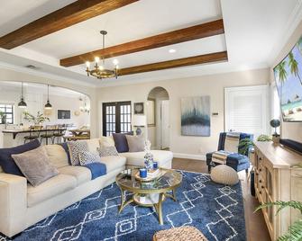 Spanish Charm 4br Guest House Private Ya - Palm Beach Gardens - Living room