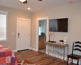 All One Level Basement Unit Large Great Room Kitchen 3 Bed 2 Baths - Lava Hot Springs - Bedroom