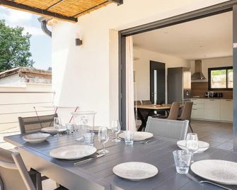 Maison Del Rubio,4 Personnes Avec Piscine Commune A Deux Logements - Saint-Martin-d’Ardèche - Restaurante