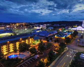 Quality Inn Near the Island Pigeon Forge - Pigeon Forge - Building
