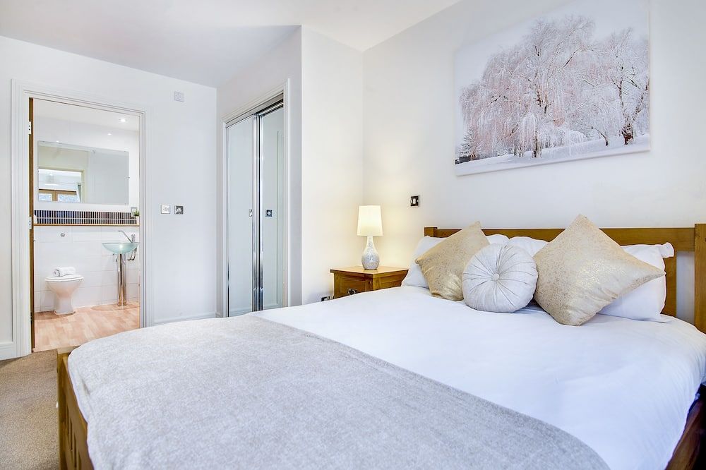 The President - Birmingham - Bedroom