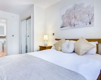 The President - Birmingham - Bedroom