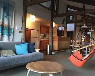 Inverness Vacation Retreat - Tomales Bay View! - Inverness - Living room