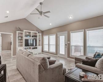 Hot Tub! | Pets | Game Room | May Specials! - Bolivar Peninsula - Living room
