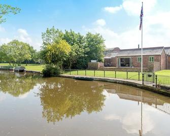 2 bedroom accommodation in Tetchill, near Ellesmere - Ellesmere