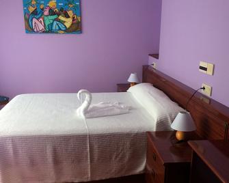 Hotel Brisamar - Luanco - Schlafzimmer