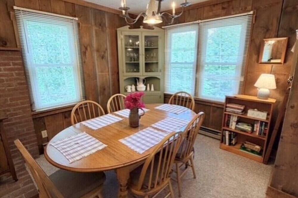 Barnside Bungalow in peaceful Laporte, PA.