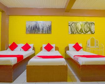 La Maria Pension And Tourist Inn Hotel - Mandaue City - Soverom