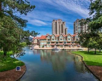 Waterfront property in the Heart of Kelowna's Cultural District - Kelowna - Bâtiment