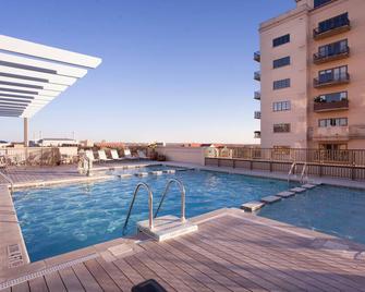 Downtown San Antonio Resort close to RiverWalk and The Alamo with Rooftop Pool and Hot tub - San Antonio - Svømmebasseng