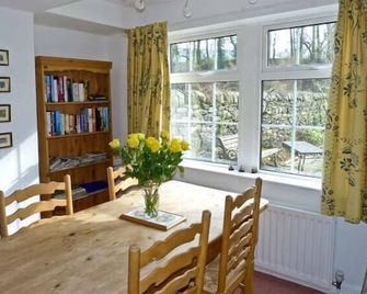 Locks Cottage - Settle - Dining room