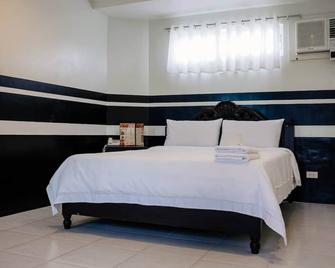 Kingsville Hotel - Cauayan - Bedroom