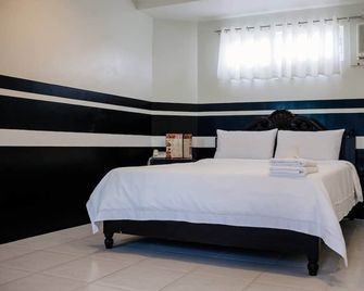 Kingsville Hotel - Cauayan - Bedroom